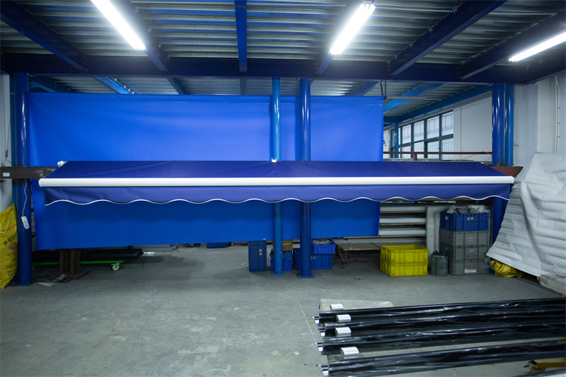 S8 Commercial Crank-Arm Awning (2)