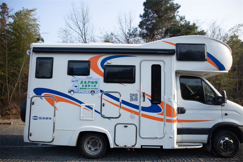 S27 Vehicle Mounted Curved Arm Awning