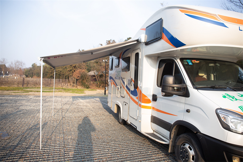S27E Vehicle Curved Arm Awning (2)