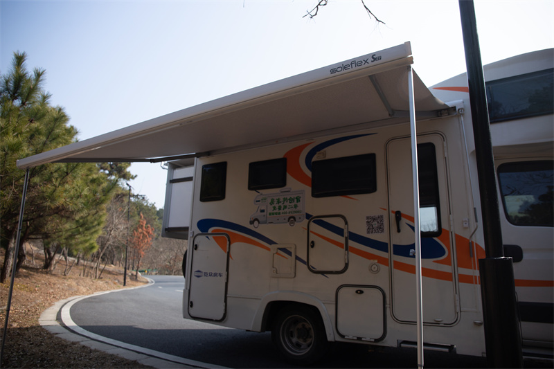 S27 Vehicle Mounted Curved Arm Awning (2)