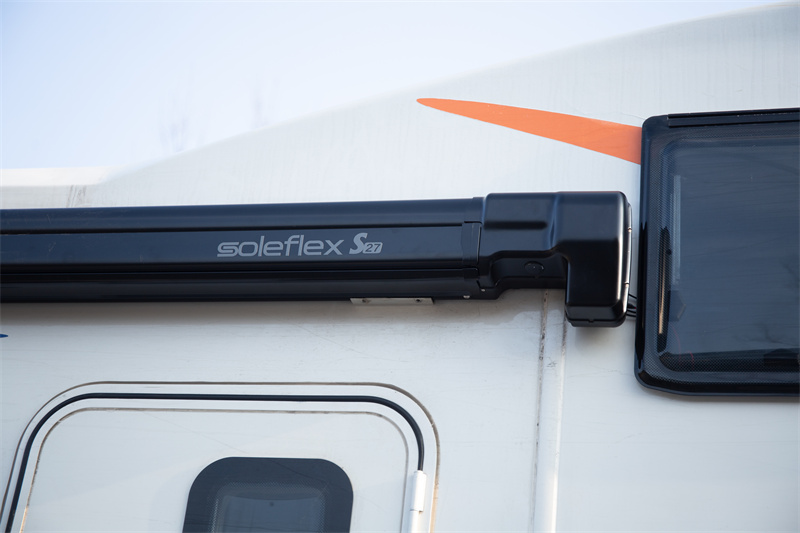 S27E Vehicle Curved Arm Awning (4)