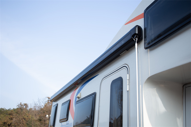 S27 Vehicle Mounted Curved Arm Awning (3)