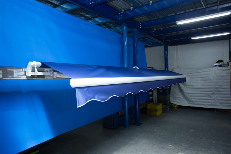 S8 Commercial Crank-Arm Awning(3)